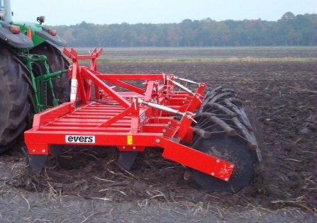 Vaste tand cultivator