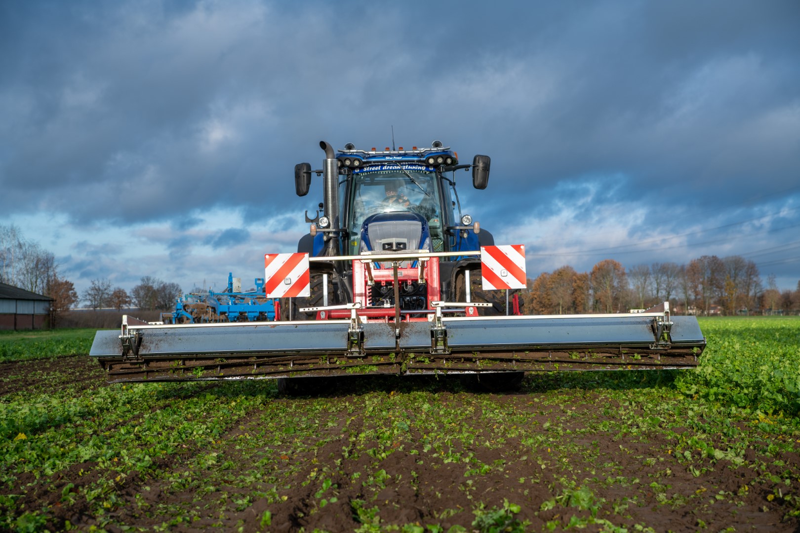 Mechanisch groenbemester vernietigen met de Evers snijrol 